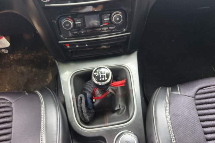 Used Haval H5 Classic 2013 ZhiZun Edition Green Silence 2.0T Manual 4x4 Progressive Model Gear Lever