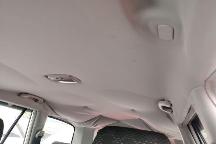 Used Haval H5 Classic 2013 Zhizun Edition 2.0T Manual Two-Wheel Drive Entry-Level Model Headliner