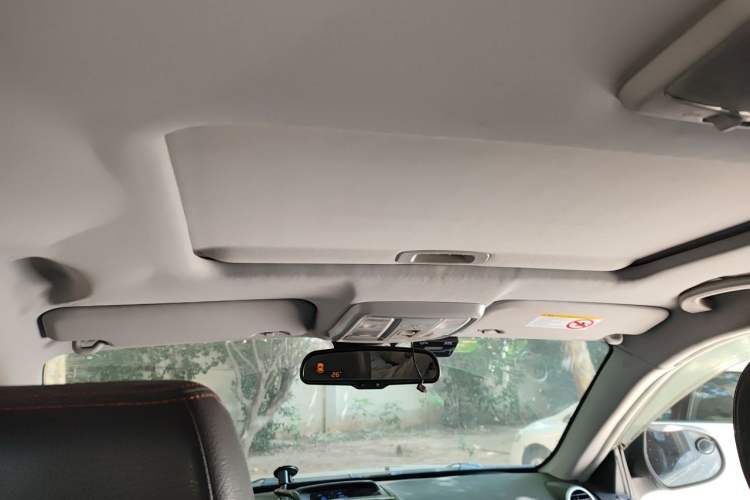 Used Haval H5 Classic 2013 Zhizun Edition 2.0T Manual 4x4 Prestige Model Headliner
