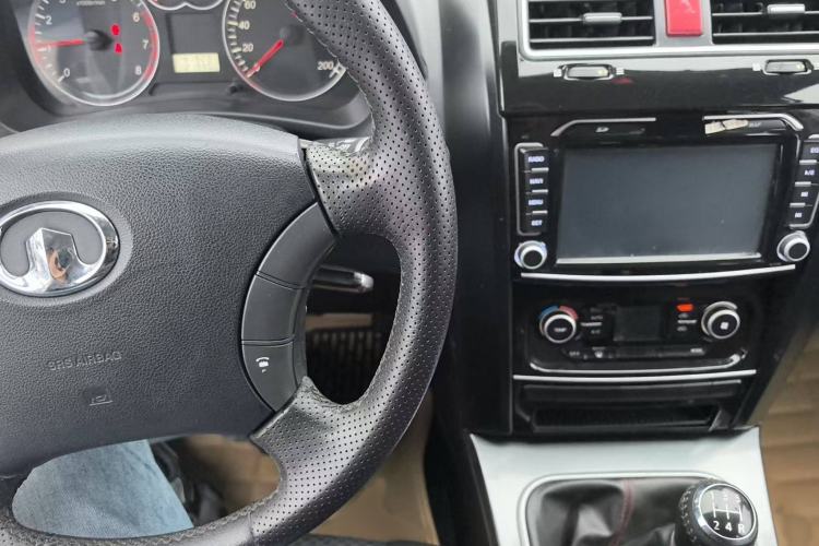 Used Haval H5 Classic 2013 Zhizun Edition 2.0L Manual Two-Wheel Drive Entry-Level Model Interior 1