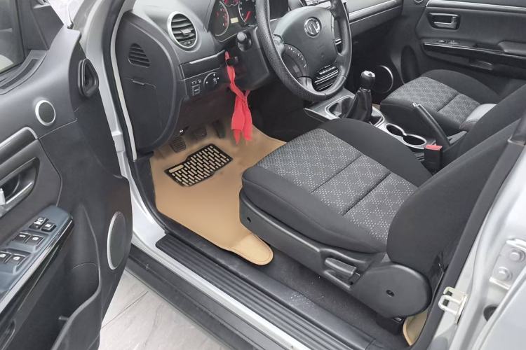 Used Haval H5 Classic 2013 Zhizun Edition 2.0L Manual Two-Wheel Drive Entry-Level Model Interior 2