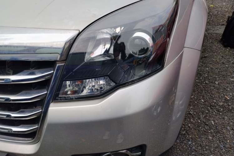 Used Haval H5 Classic 2013 Zhizun Edition 2.0T Manual Two-Wheel Drive Entry-Level Model Left Front Headlight