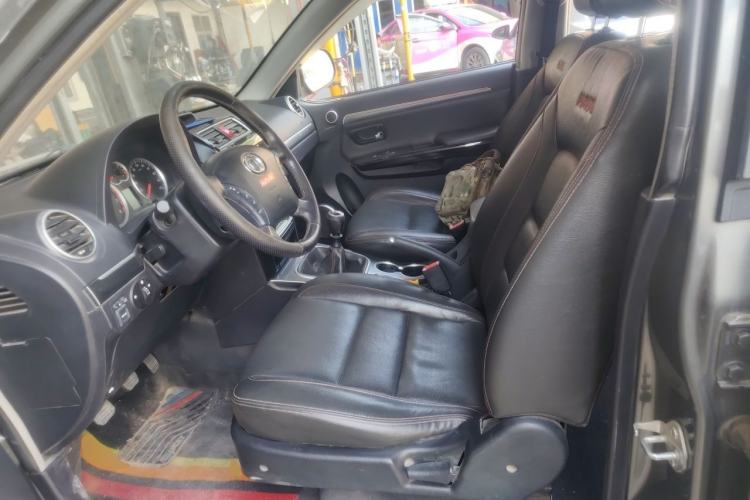 Used Haval H5 Classic 2013 ZhiZun Edition 2.0T Manual Two-Wheel Drive Elite Model Left Front Seat