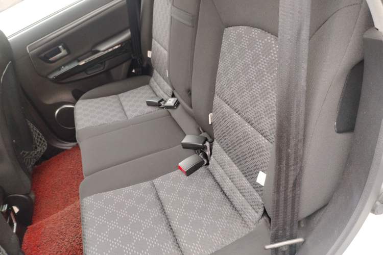 Used Haval H5 Classic 2013 Zhizun Edition 2.0T Manual Two-Wheel Drive Entry-Level Model Left Rear Seat