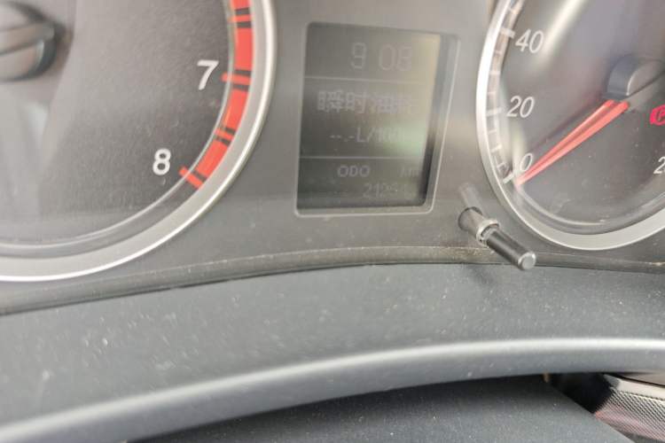 Used Haval H5 Classic 2013 Zhizun Edition 2.0T Manual 4x4 Progressive Model Odometer Close Up