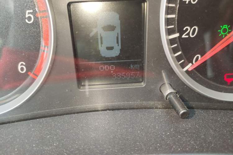 Used Haval H5 Classic 2013 ZhiZun Edition Green Silence 2.0T Manual Two-Wheel Drive Progressive Model Odometer Close Up