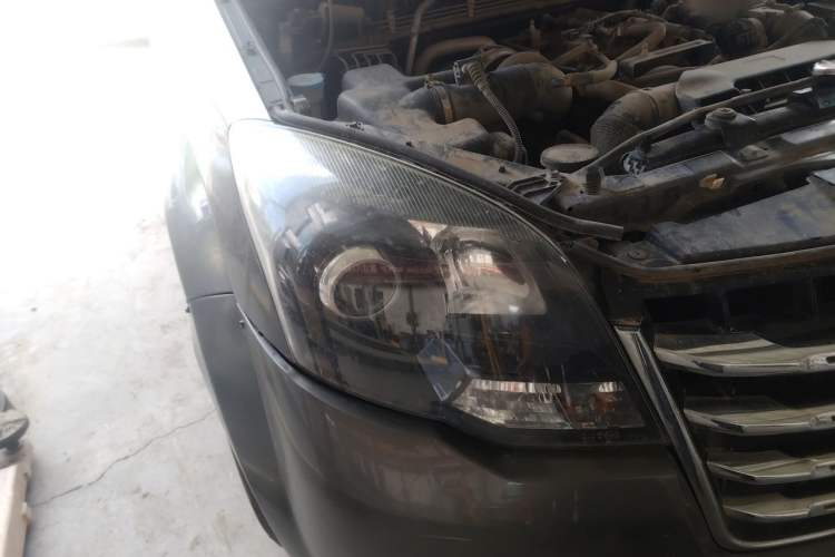 Used Haval H5 Classic 2013 ZhiZun Edition 2.0T Manual Two-Wheel Drive Elite Model Right Front Headlight