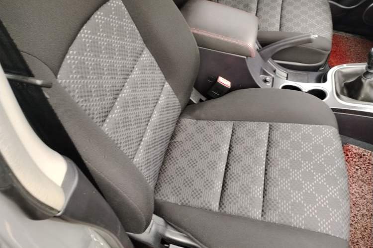 Used Haval H5 Classic 2013 Zhizun Edition 2.0T Manual Two-Wheel Drive Entry-Level Model Right Front Seat