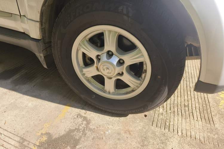 Used Haval H5 Classic 2013 Zhizun Edition 2.0T Manual 4x4 Elite Model Right Front Wheel Hub