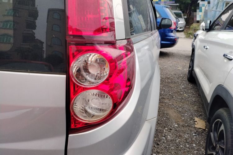 Used Haval H5 Classic 2013 Zhizun Edition 2.0T Manual Two-Wheel Drive Entry-Level Model Right Rear Taillight