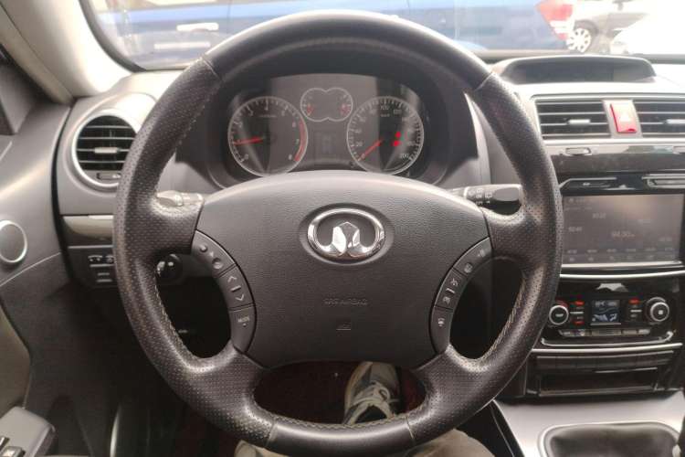 Used Haval H5 Classic 2013 Zhizun Edition 2.0T Manual Two-Wheel Drive Entry-Level Model Steering Wheel