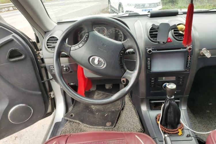 Used Haval H5 Classic 2013 ZhiZun Edition Green Silence 2.0T Manual Two-Wheel Drive Progressive Model Steering Wheel