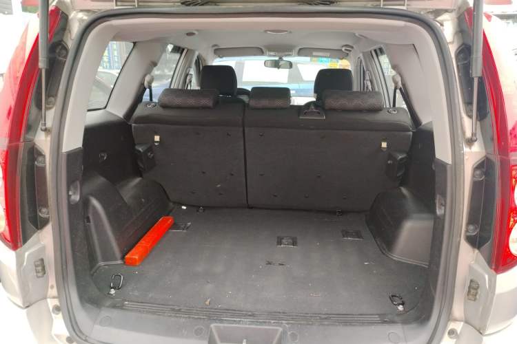 Used Haval H5 Classic 2013 Zhizun Edition 2.0T Manual Two-Wheel Drive Entry-Level Model Trunk