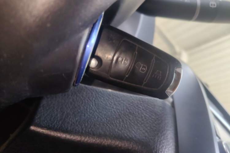 Used Haval H5 Classic 2013 ZhiZun Edition 2.0T Manual Two-Wheel Drive Elite Model Vehicle Key