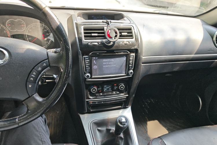 Used Haval H5 Classic 2013 Zhizun Edition 2.0T Manual 4x4 Prestige Model Audio And AC Panel