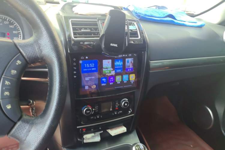Used Haval H5 Classic 2013 Zhizun Edition 2.0T Manual 4x4 Elite Model Audio And AC Panel