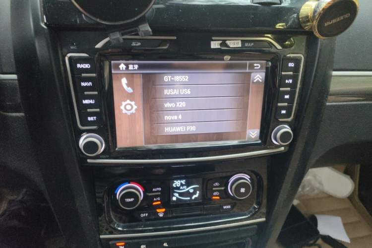 Used Haval H5 Classic 2013 ZhiZun Edition Green Silence 2.0T Manual 4x4 Progressive Model Audio And AC Panel