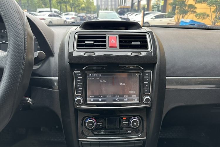 Used Haval H5 Classic 2013 Zhizun Edition 2.0L Manual Two-Wheel Drive Entry-Level Model Audio And AC Panel