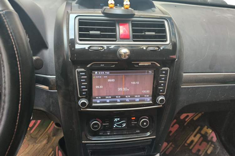 Used Haval H5 Classic 2013 Zhizun Edition 2.0T Manual Two-Wheel Drive Entry-Level Model Audio And AC Panel