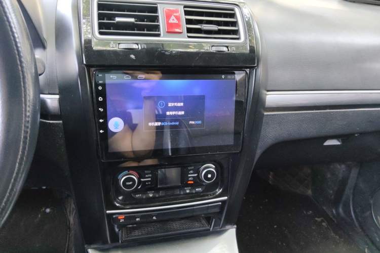 Used Haval H5 Classic 2013 Zhizun Edition 2.0T Manual Two-Wheel Drive Entry-Level Model Audio And AC Panel