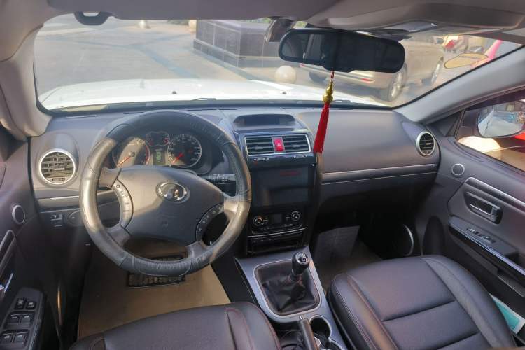 Used Haval H5 Classic 2013 Zhizun Edition 2.0T Manual 4x4 Elite Model Center Console