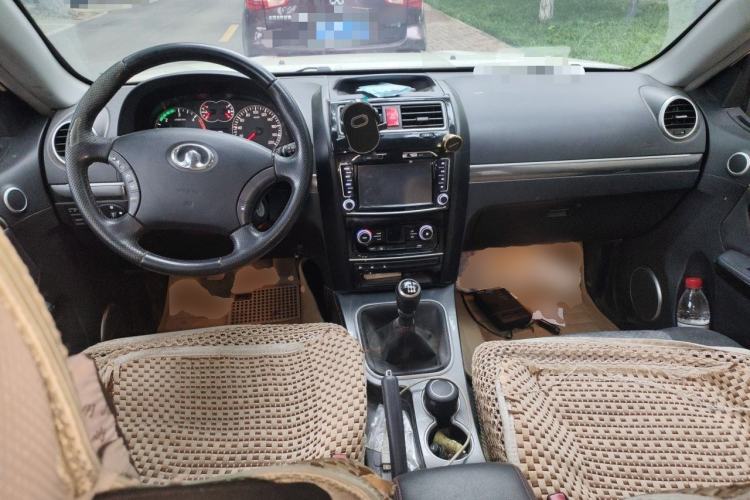 Used Haval H5 Classic 2013 ZhiZun Edition Green Silence 2.0T Manual 4x4 Progressive Model Center Console