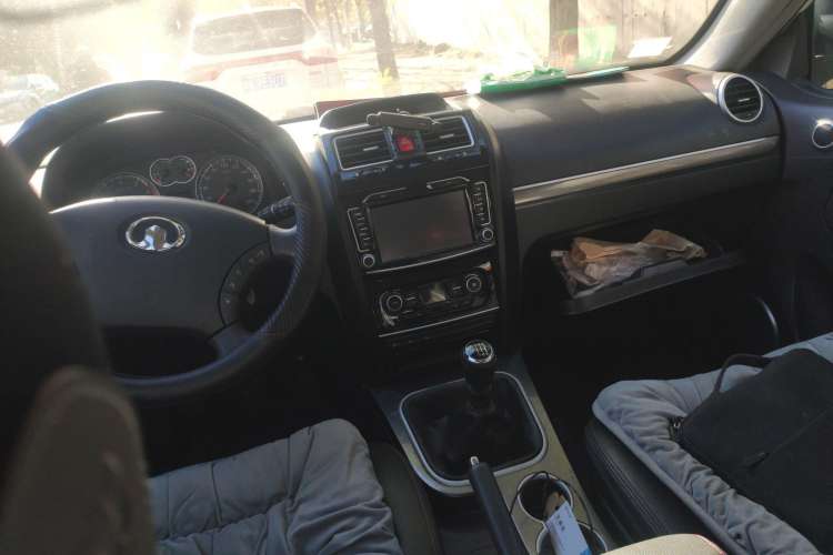 Used Haval H5 Classic 2013 Zhizun Edition 2.0T Manual 4x4 Elite Model Center Console