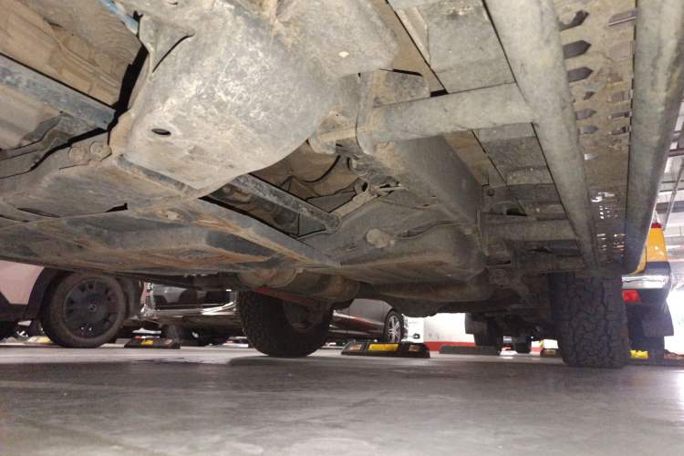 Used Haval H5 Classic 2013 Zhizun Edition 2.0T Manual 4x4 Prestige Model Chassis Front Left