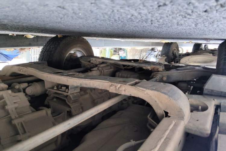 Used Haval H5 Classic 2013 Zhizun Edition 2.0T Manual Two-Wheel Drive Entry-Level Model Chassis Front Left