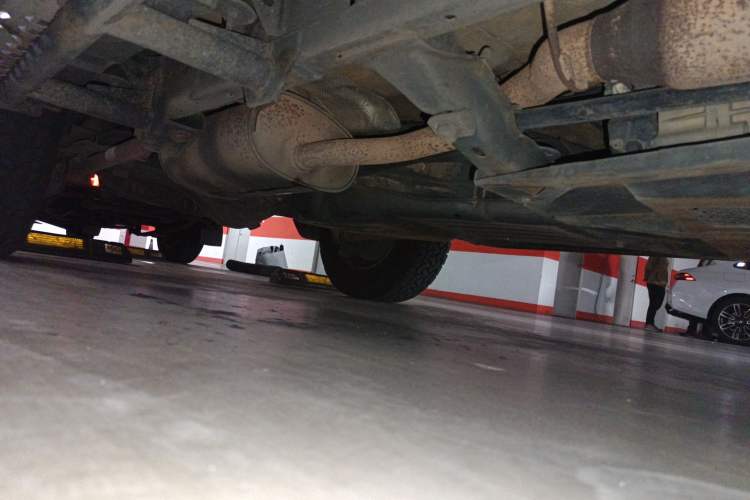 Used Haval H5 Classic 2013 Zhizun Edition 2.0T Manual 4x4 Prestige Model Chassis Front Right