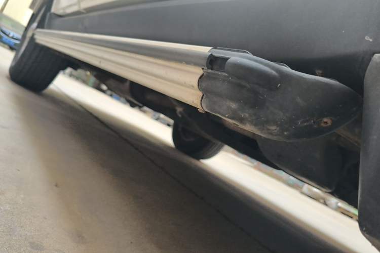 Used Haval H5 Classic 2013 Zhizun Edition 2.0T Manual Two-Wheel Drive Entry-Level Model Chassis Front Right