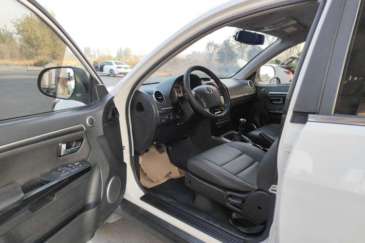 Used Haval H5 Classic 2013 Zhizun Edition 2.0T Manual Two-Wheel Drive Entry-Level Model Driver Seat