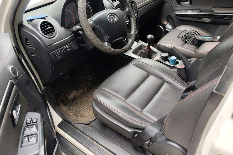 Used Haval H5 Classic 2013 Zhizun Edition 2.0T Manual 4x4 Elite Model Driver Seat