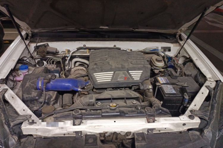 Used Haval H5 Classic 2013 Zhizun Edition 2.0T Manual 4x4 Prestige Model Engine Bay