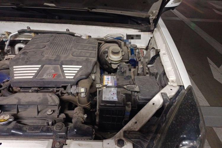 Used Haval H5 Classic 2013 Zhizun Edition 2.0T Manual 4x4 Prestige Model Engine Bay Left