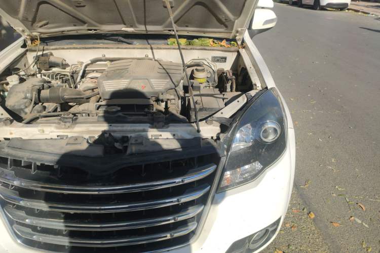 Used Haval H5 Classic 2013 Zhizun Edition 2.0T Manual 4x4 Elite Model Engine Bay Left