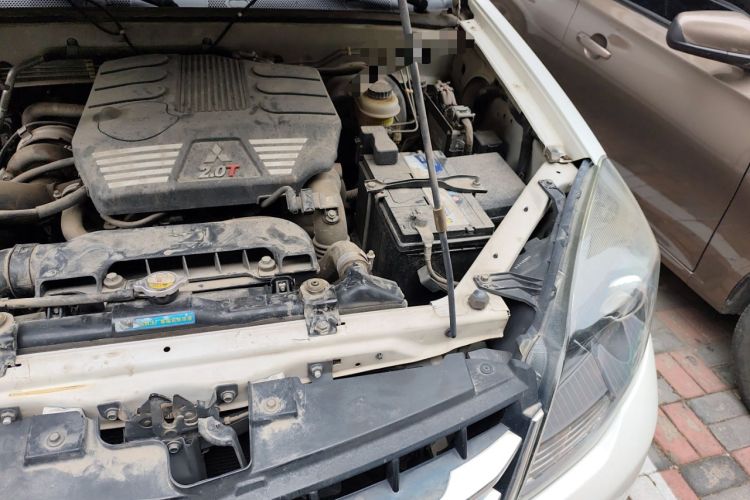 Used Haval H5 Classic 2013 Zhizun Edition 2.0T Manual 4x4 Elite Model Engine Bay Left
