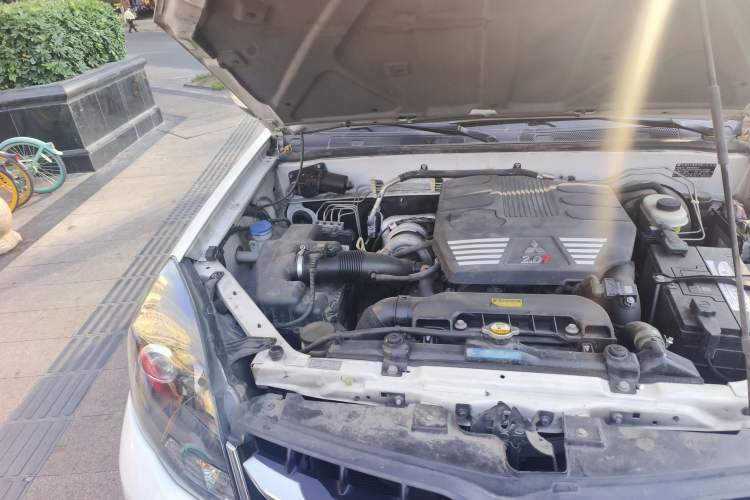 Used Haval H5 Classic 2013 Zhizun Edition 2.0T Manual 4x4 Elite Model Engine Bay Right