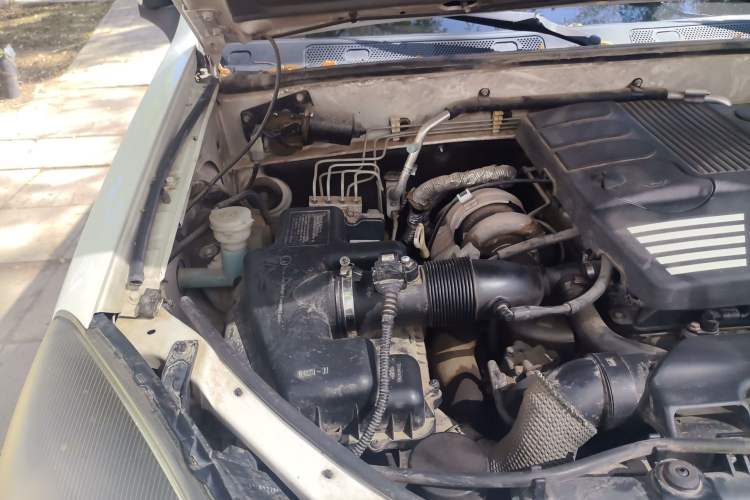 Used Haval H5 Classic 2013 Zhizun Edition 2.0T Manual 4x4 Elite Model Engine Bay Right