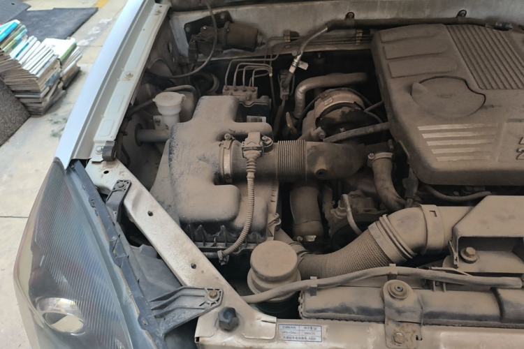 Used Haval H5 Classic 2013 Zhizun Edition 2.0T Manual Two-Wheel Drive Entry-Level Model Engine Bay Right