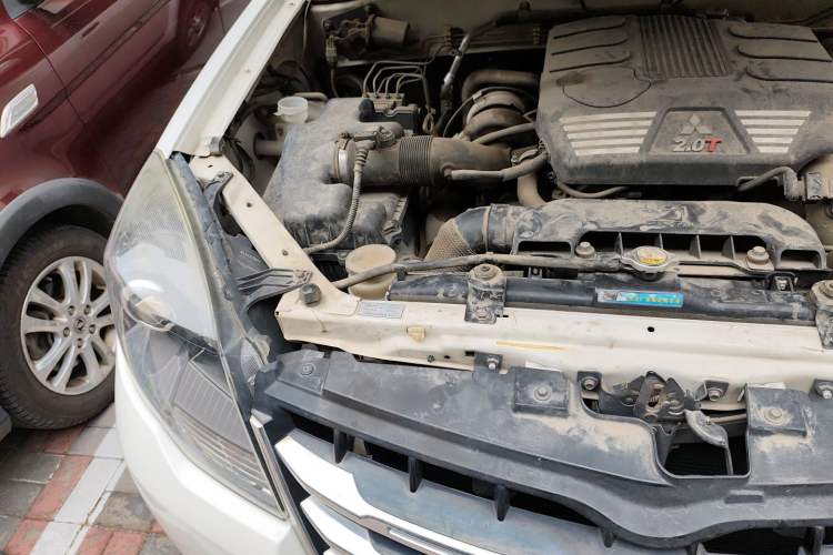 Used Haval H5 Classic 2013 Zhizun Edition 2.0T Manual 4x4 Elite Model Engine Bay Right