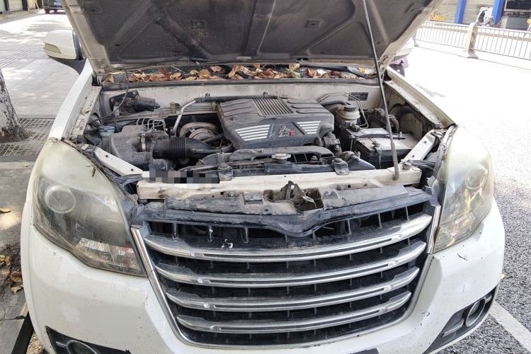 Used Haval H5 Classic 2013 Zhizun Edition 2.0T Manual Two-Wheel Drive Entry-Level Model Engine Bay