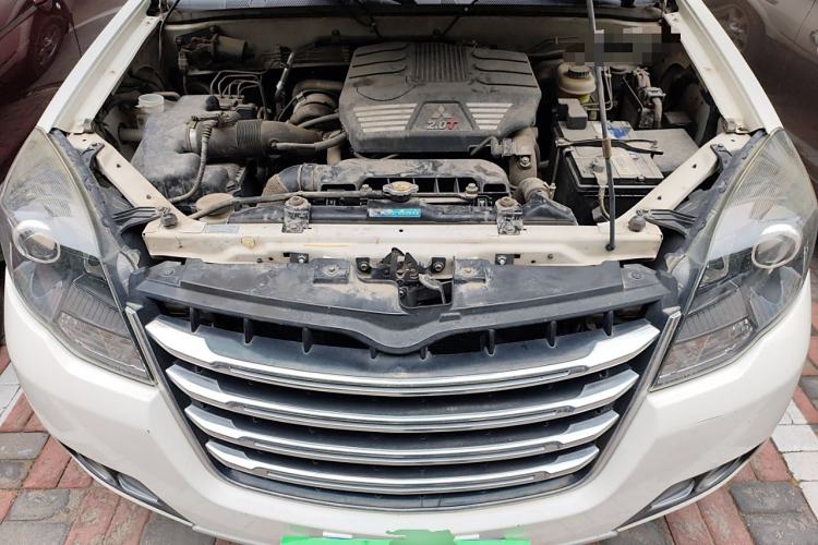 Used Haval H5 Classic 2013 Zhizun Edition 2.0T Manual 4x4 Elite Model Engine Bay