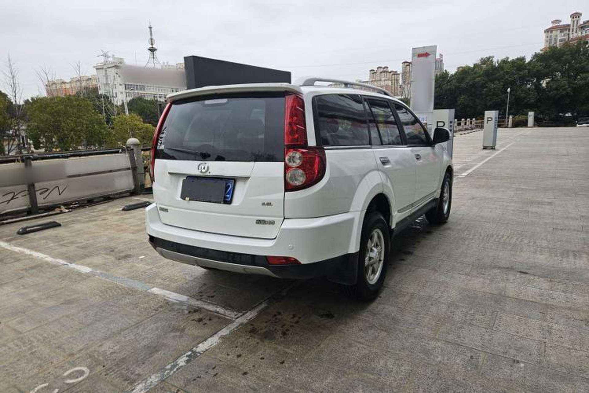Used Haval H5 Classic 2013 Zhizun Edition 2.0L Manual Two-Wheel Drive Entry-Level Model Exterior 4