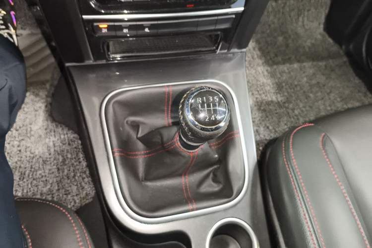 Used Haval H5 Classic 2013 Zhizun Edition 2.0T Manual 4x4 Prestige Model Gear Lever