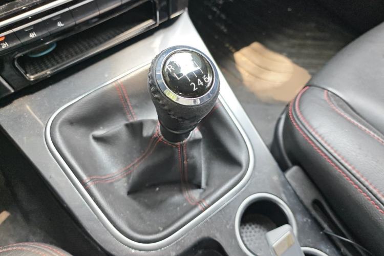 Used Haval H5 Classic 2013 Zhizun Edition 2.0T Manual 4x4 Prestige Model Gear Lever