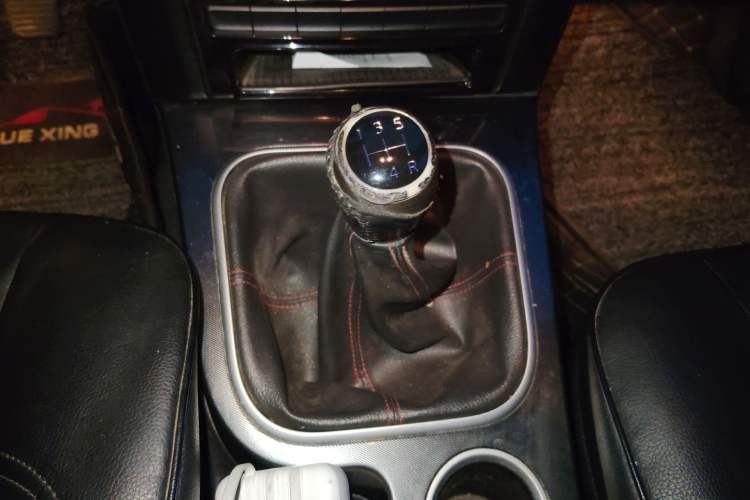 Used Haval H5 Classic 2013 Zhizun Edition 2.0L Manual Two-Wheel Drive Entry-Level Model Gear Lever