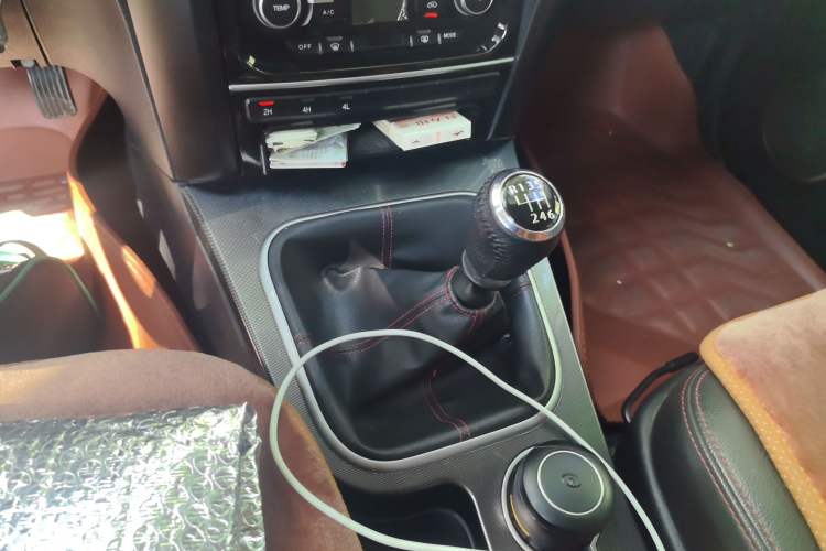 Used Haval H5 Classic 2013 Zhizun Edition 2.0T Manual 4x4 Elite Model Gear Lever
