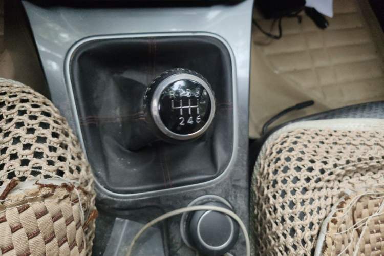 Used Haval H5 Classic 2013 ZhiZun Edition Green Silence 2.0T Manual 4x4 Progressive Model Gear Lever