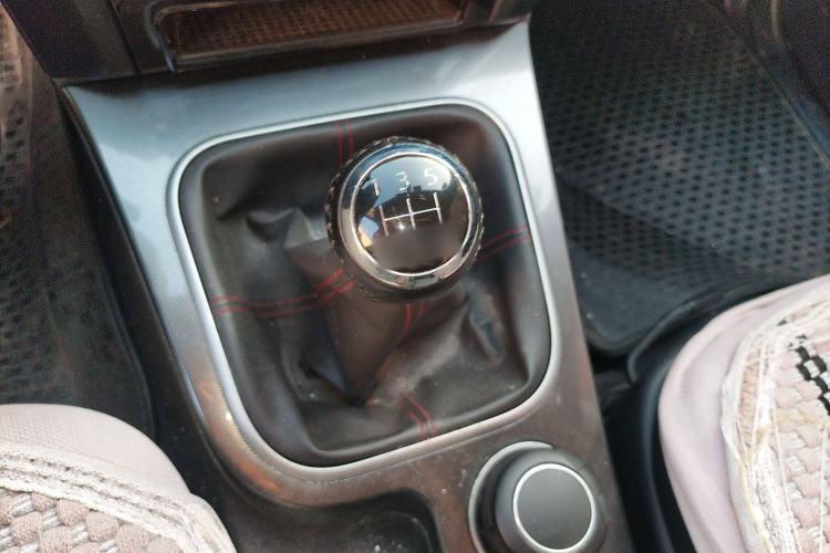 Used Haval H5 Classic 2013 Zhizun Edition 2.0L Manual Two-Wheel Drive Entry-Level Model Gear Lever